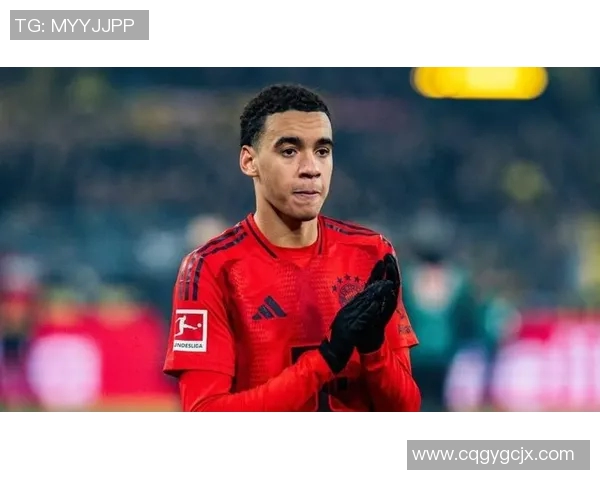 金色头发的足球明星如何用独特风格征服球场与粉丝